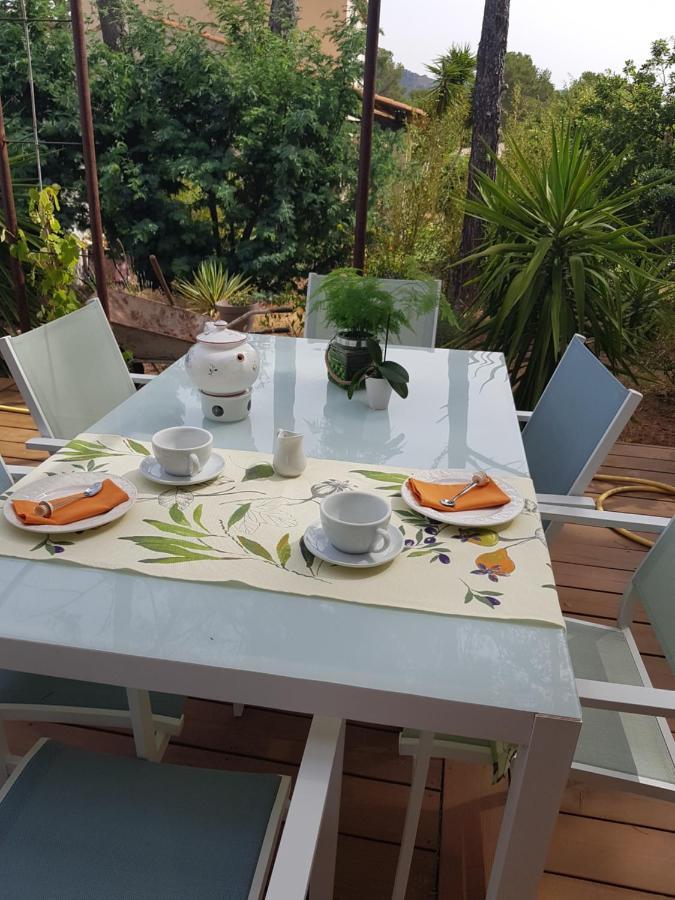 D Hotes De La Louve Bed & Breakfast *