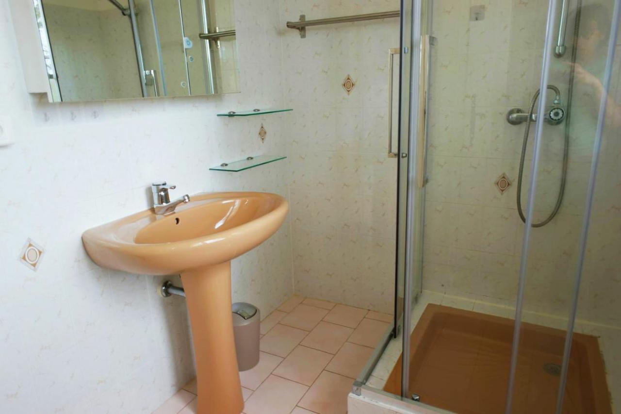 D Hotes De La Louve Bed & Breakfast *